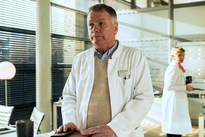 “In aller Freundschaft”-Star schämte sich für Familie: “Bin dann ein Stück weggegangen”