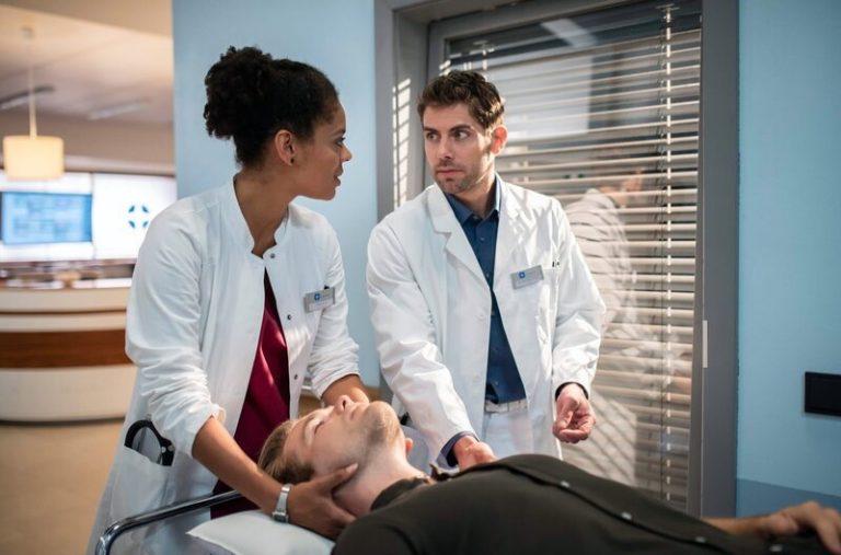 „In aller Freundschaft – Die jungen Ärzte“: Dr. Elly Winters dramatischer Zusammenbruch und die große Herausforderung für das Team in Staffel 25!