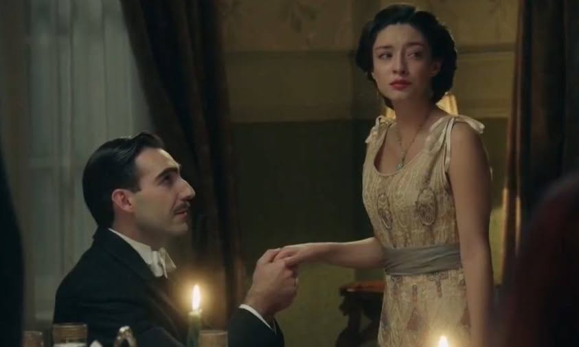 ‘La Promesa’ estalla en drama: Lorenzo le pide matrimonio a Ángela frente a Curro, que lo presencia destrozado