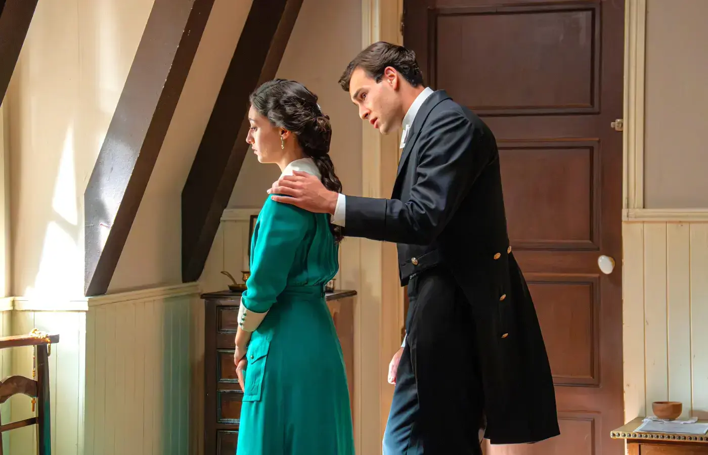 Avance del capítulo 694 (viernes 10 de octubre): Un robo frustrado y un alarmante abrazo