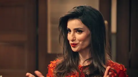 La actriz Emma Govantes pide una gran suma de dinero y Tasio acepta apurado