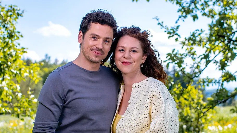 Neues Traumpaar bei „Sturm der Liebe“: Kannten sich die beiden schon vorher?