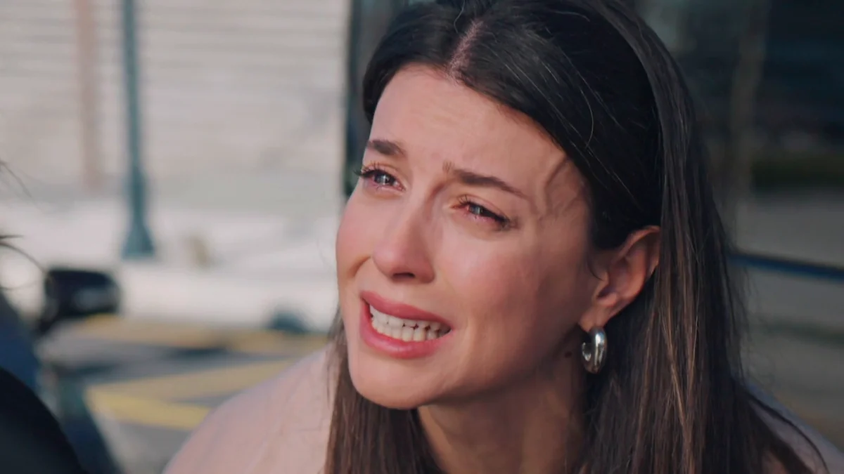 Esta noche, en Una nueva vida: Ferit y Serter se enfrentan a Pelin y una tragedia sacude sus vidas