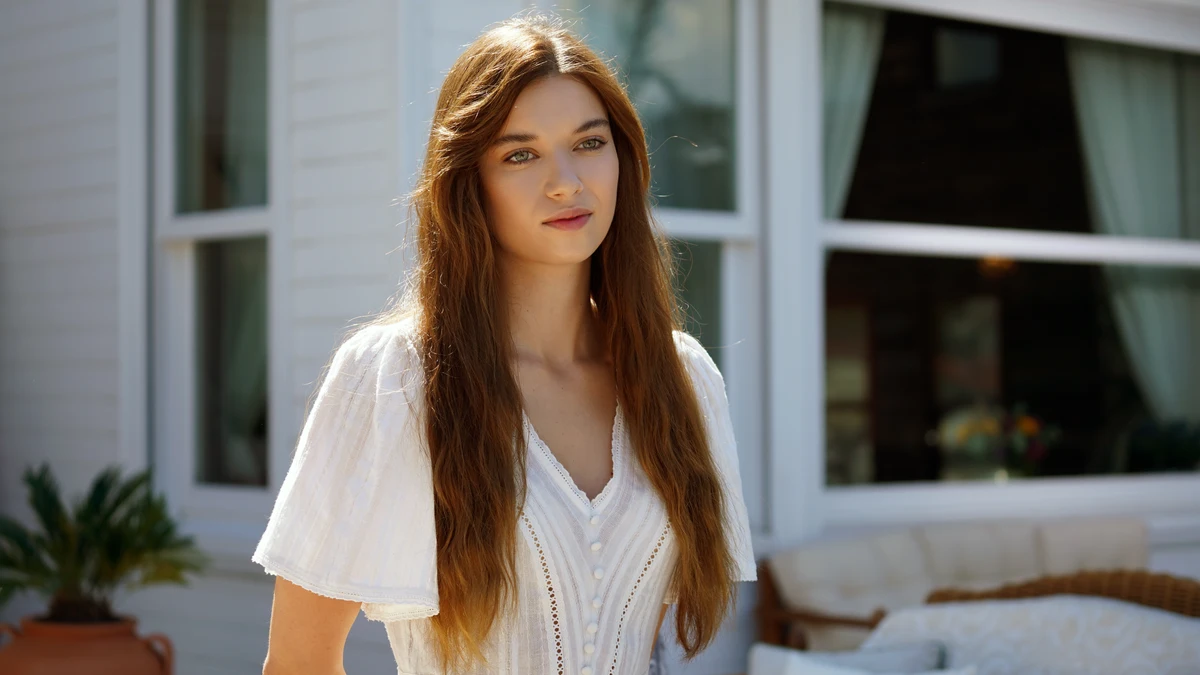 En Una nueva vida, el destino de los Korhan y los Sanli se cruzan debido a un matrimonio obligado.