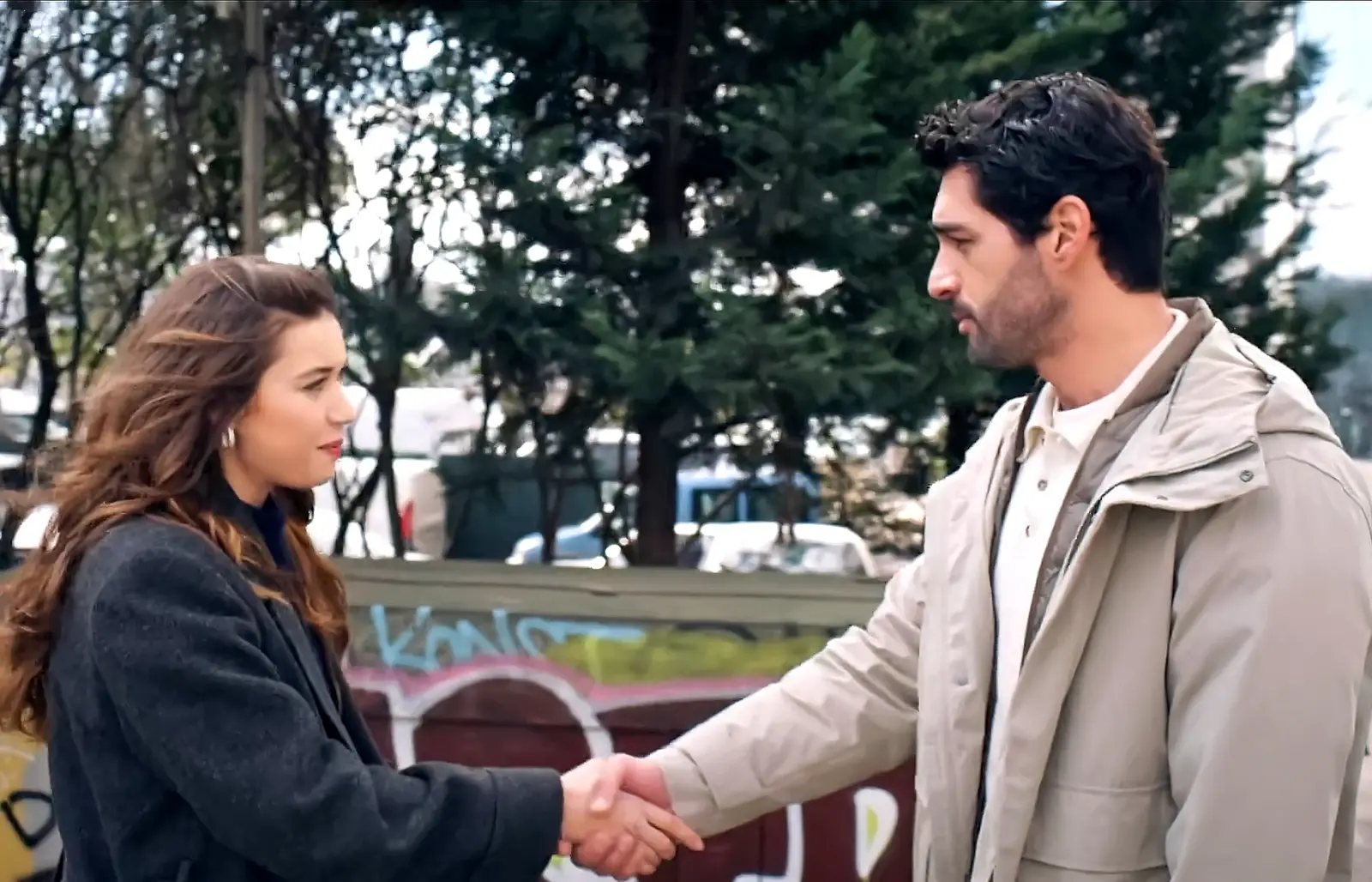 Así es Melih Özkaya, el deseado actor turco que se esconde tras Akin, el nuevo personaje de