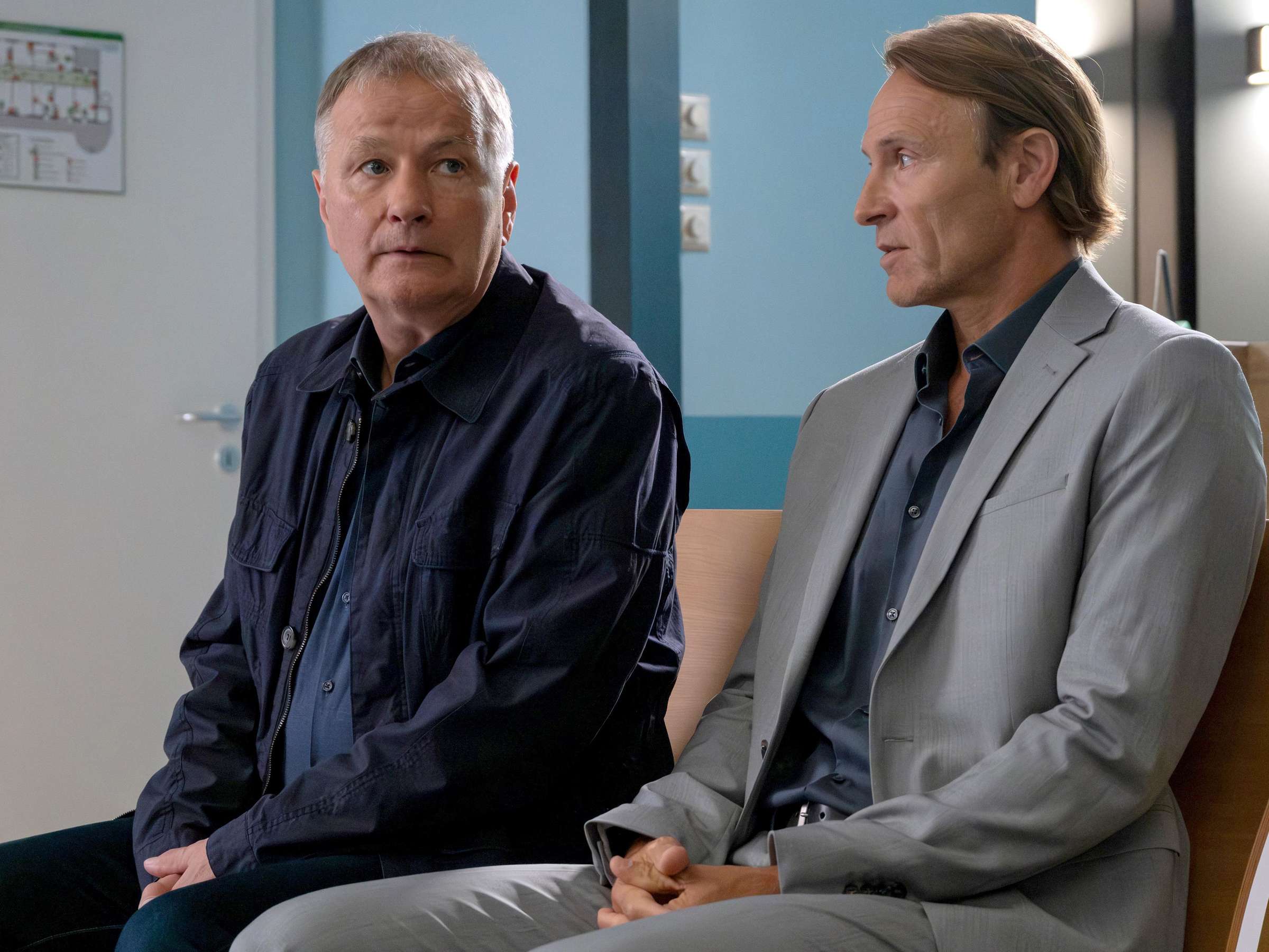 „Belästigungsskandal oder gefährliches Missverständnis? ‚In aller Freundschaft‘ lässt Dr. Martin Stein im Shitstorm versinken – und die Sachsenklinik droht zu zerbrechen! 😱⚕️🔥“