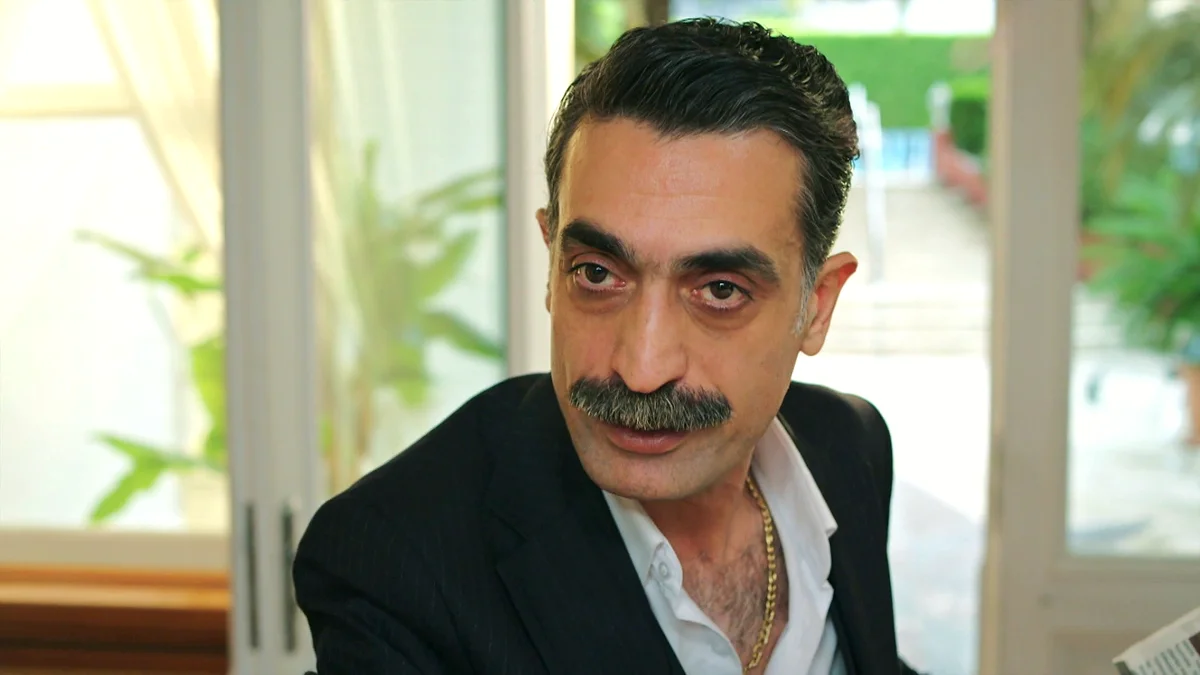 Una Nueva Vida Kazim humilla a Ferit y le demuestra que Seyran ya no lo quiere: 